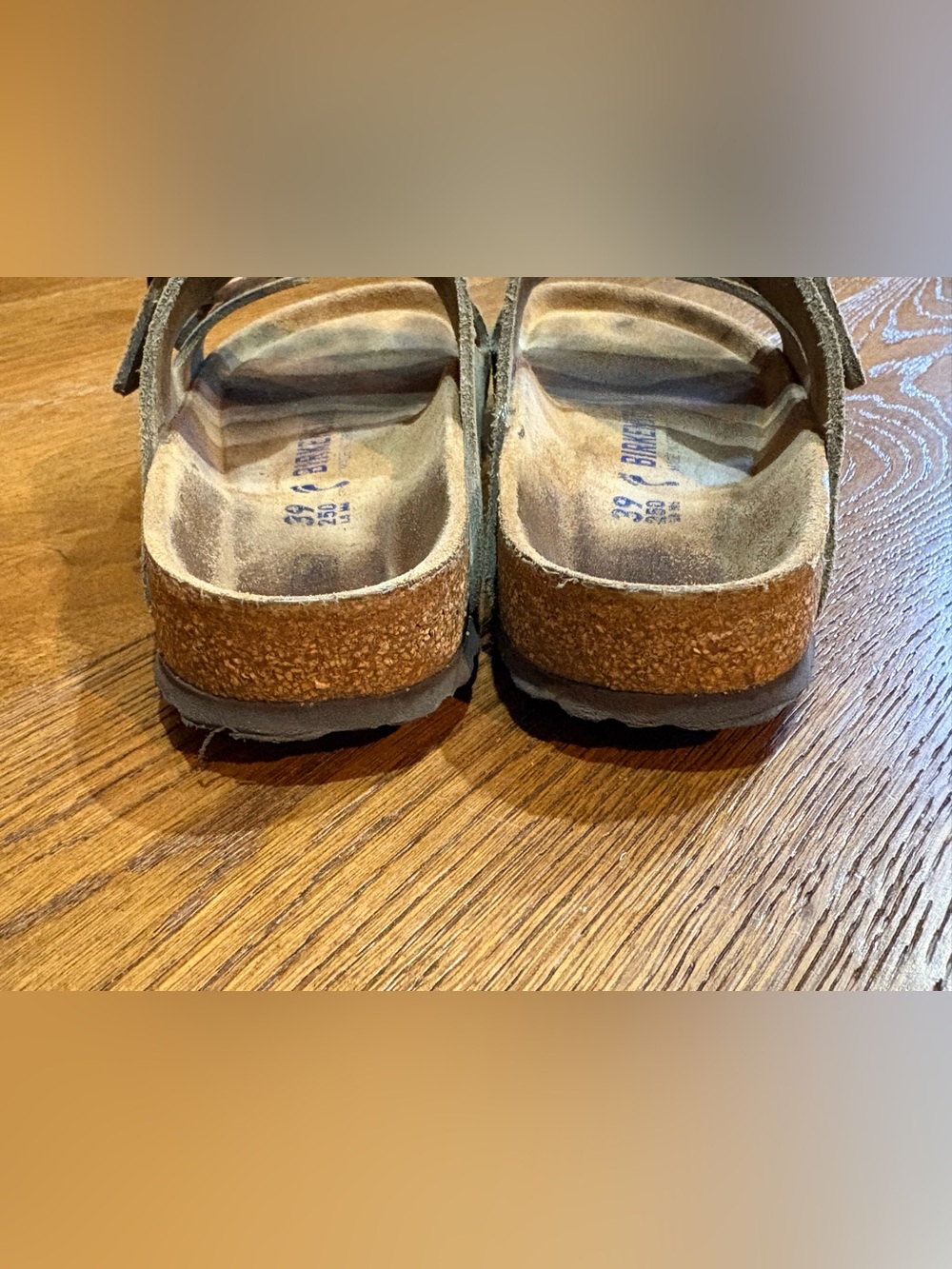 Birkenstock Arizona Suede Soft Footbed Sandals in Taupe. Size 39 - Picture 8 of 8